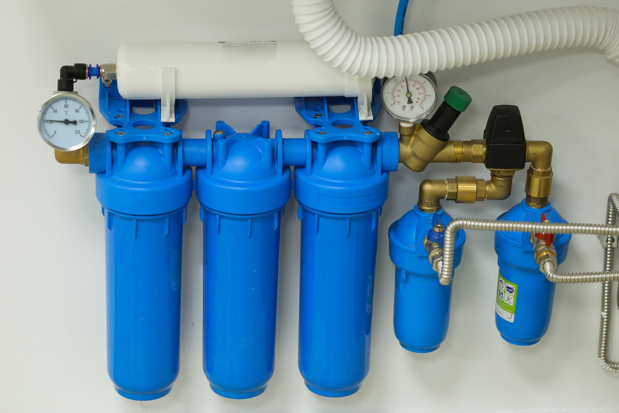 Under sink water filter system
